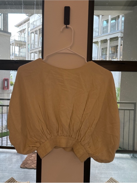 Shop Neighbor Tops - Cropped Balloon Sleeve Top in Cream